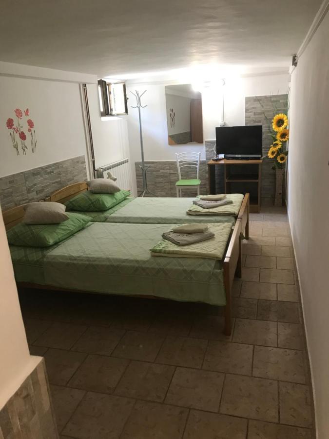 Apartmani Luiza Cres Eksteriør billede