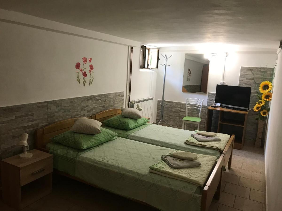 Apartmani Luiza Cres Eksteriør billede