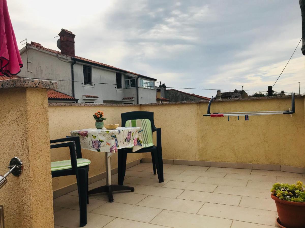 Apartmani Luiza Cres Eksteriør billede